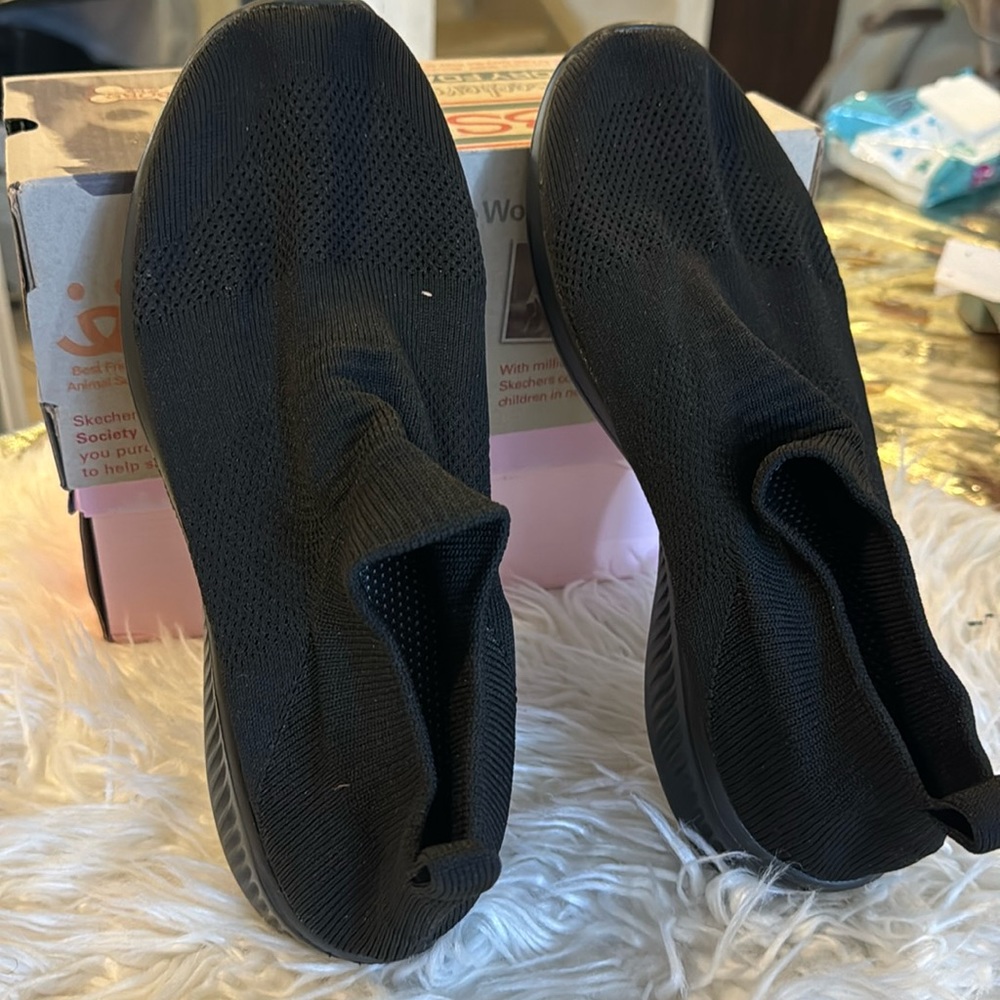 BLACK SHOE SIZE 42 NEW NEVER WORN